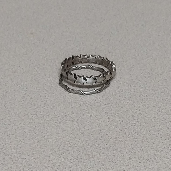(2) 925 sterling silver stack rings stars and the other rope style size 9 - Picture 3 of 7